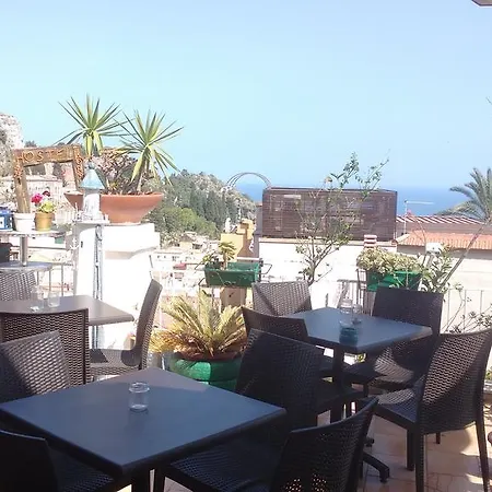 Hostel - Homstel Ταορμίνα