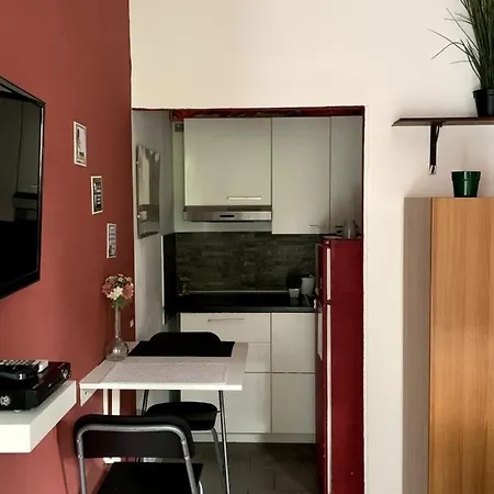 - Homstel Hostel *