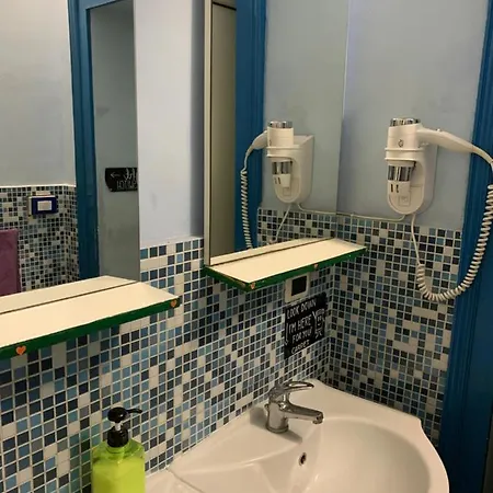- Homstel Hostel *